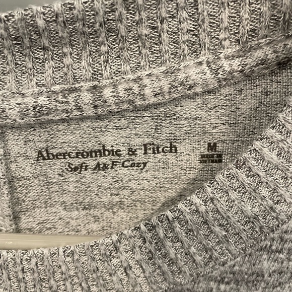 Abercrombie & Fitch soft and cozy sweater - Picture 3 of 3